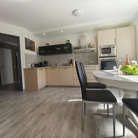 Elias Deluxe ゴータ