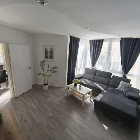 Elias Deluxe Apartment *