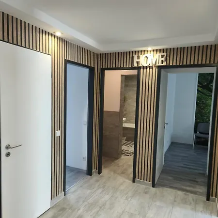 Elias Deluxe Apartment *