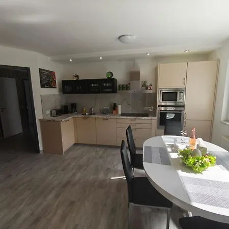 Elias Deluxe Apartment